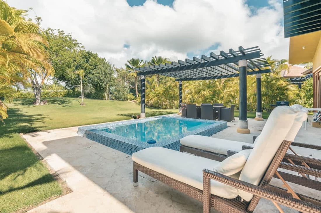 Tropical Villa With Pool at Green Village B843