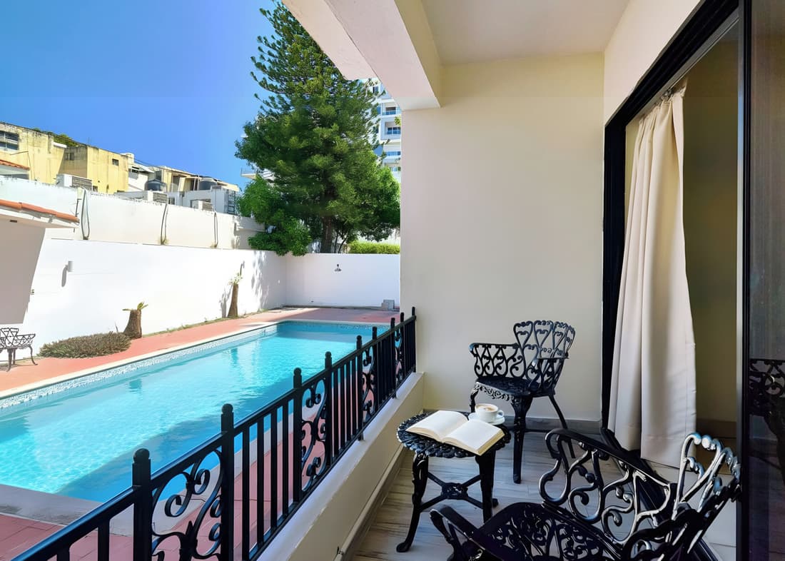 Roy Arias Suites