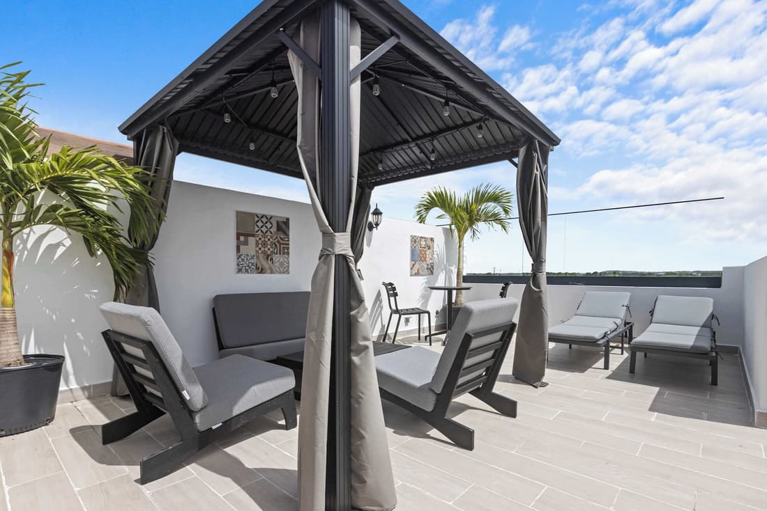 NOK Stylish 1BR Apartment With Rooftop Terrace BBQ By Vistacana Rentals