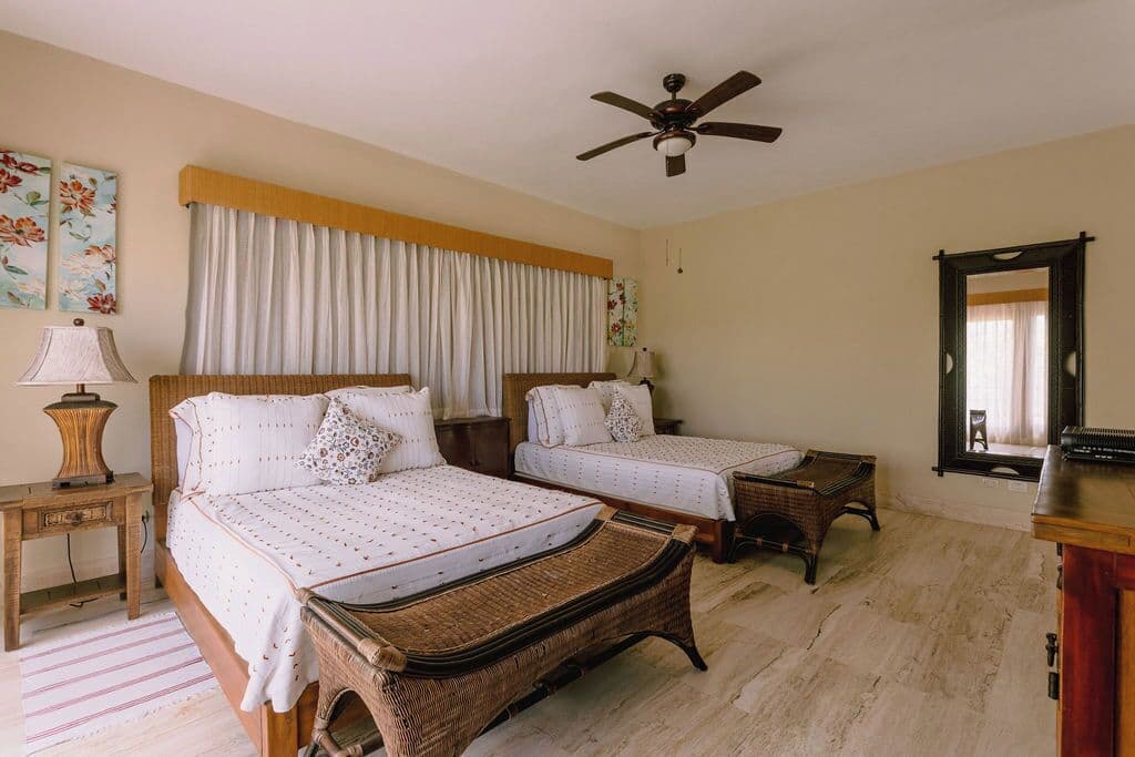 Luxe 5BR Villa with Pool CAYUCO38