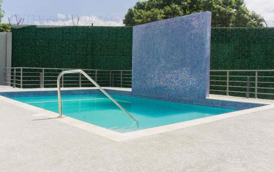 Kingston Comfy 1BR Apartment with pool