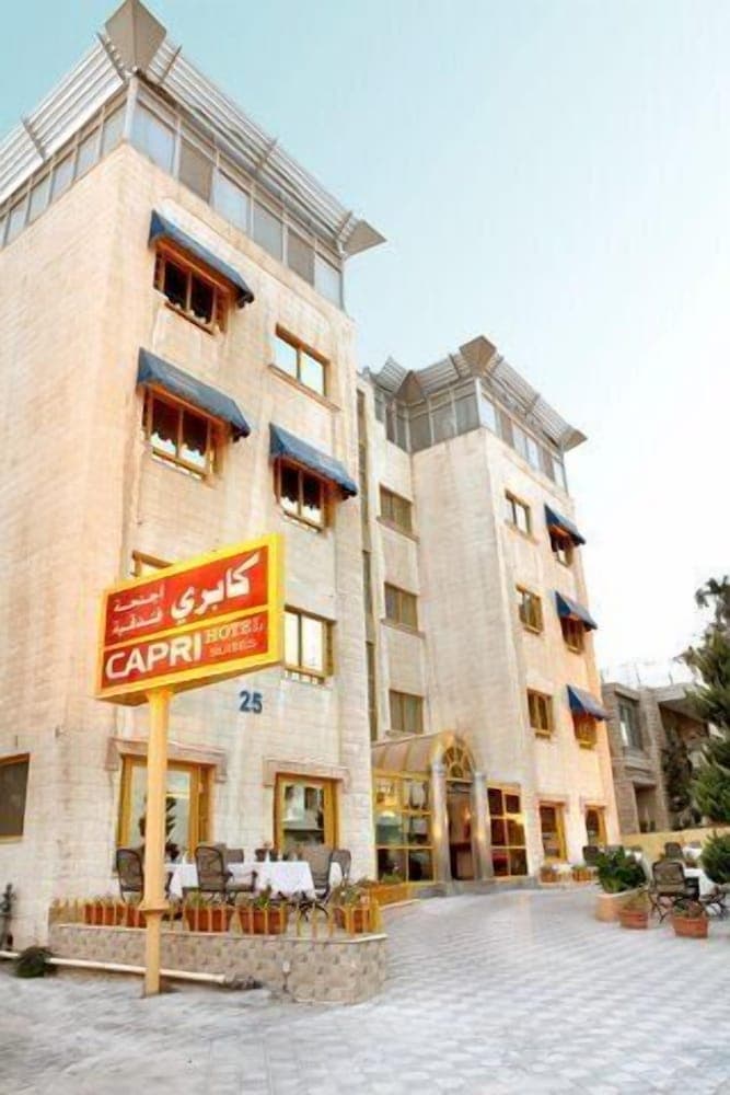 Capri Hotel Suites