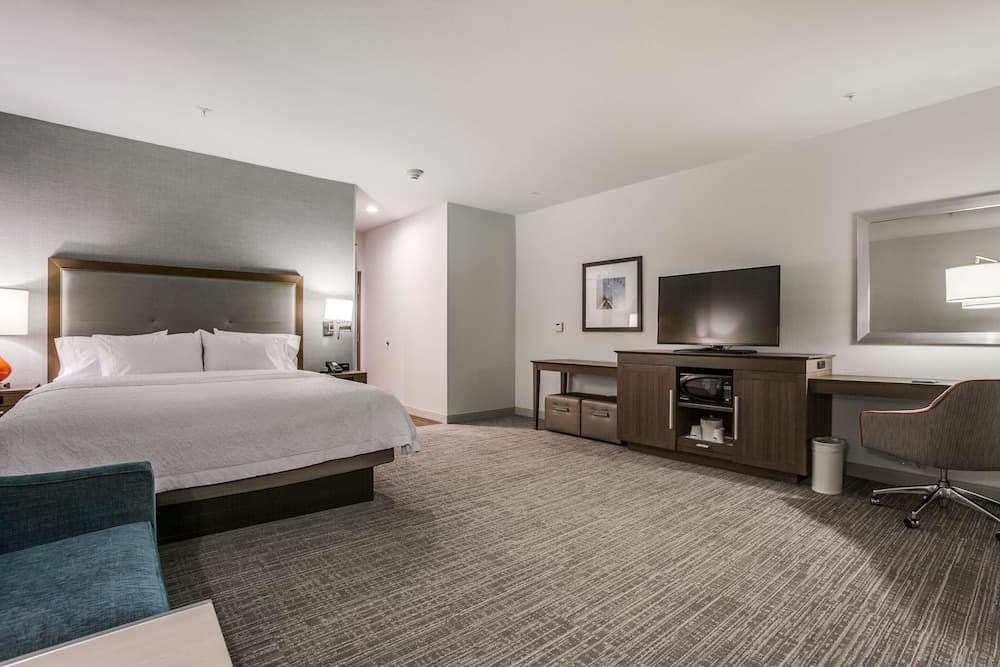 Hampton Inn & Suites North Dallas Central Expy