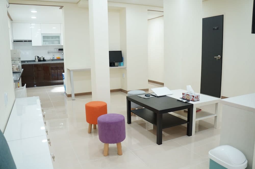 I-House