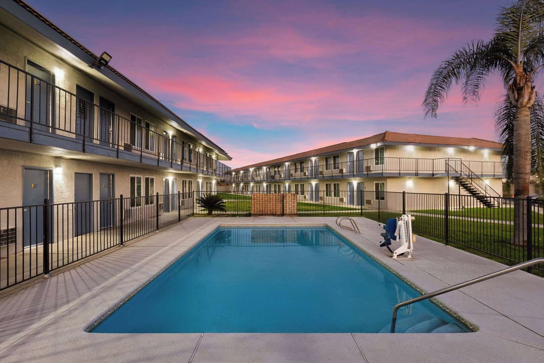Days Inn by Wyndham Bakersfield