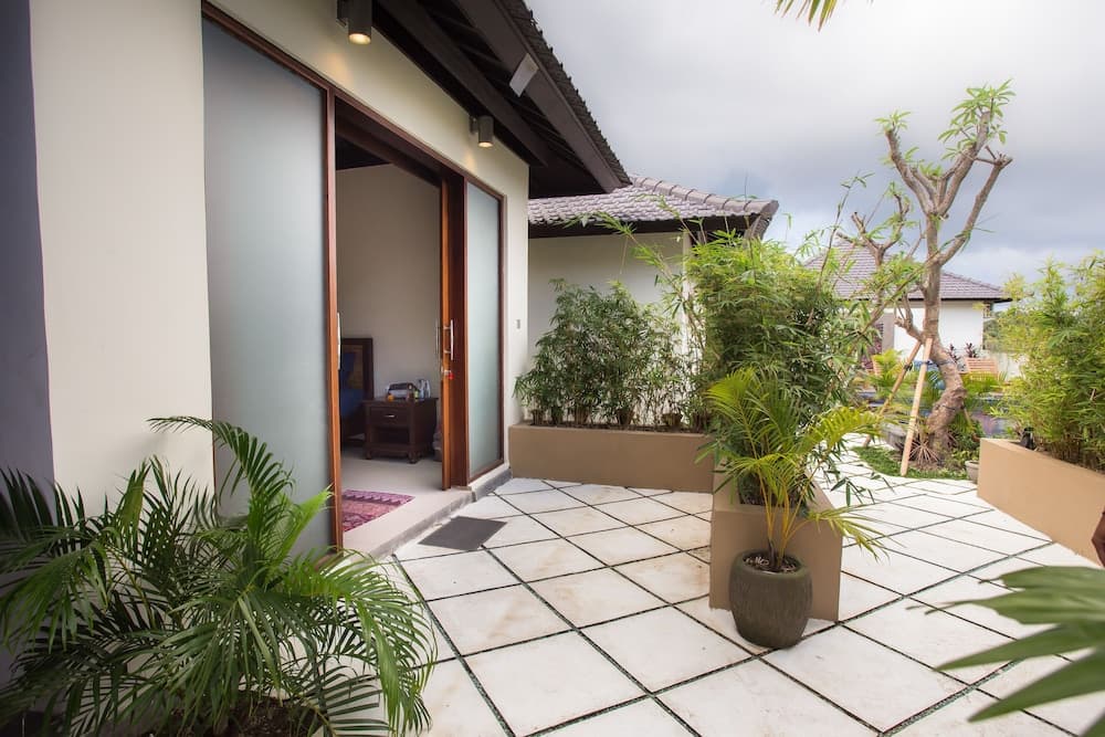 Solo Villas and Retreat