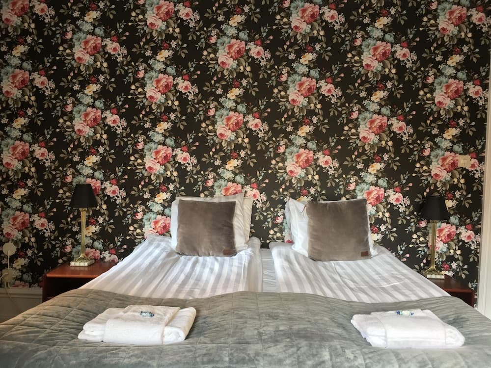 Morris Hotel