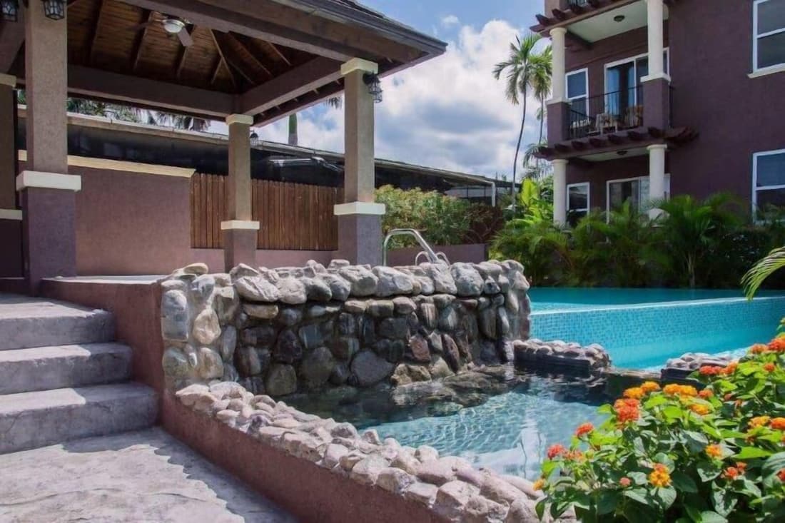 New Kingston Guest Apt at Sonoma Estate