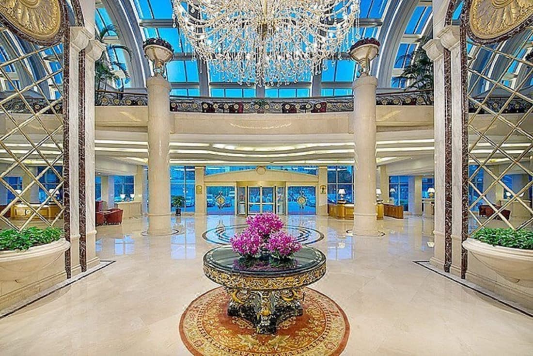 Celebrity International Grand Hotel
