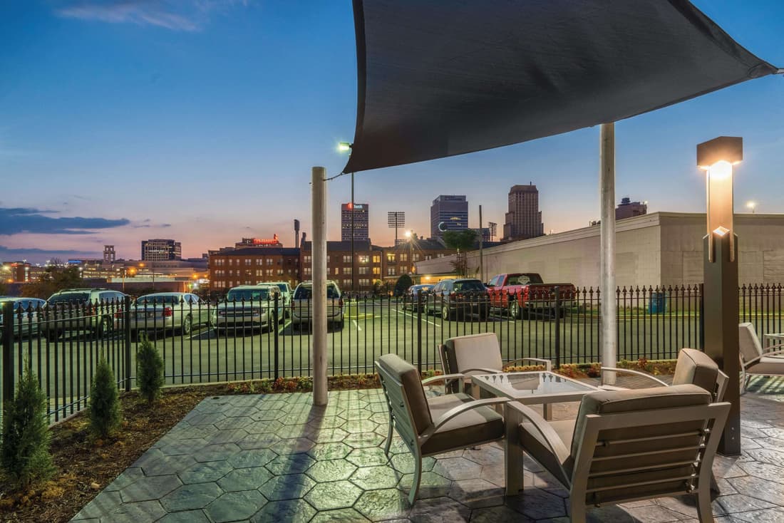 La Quinta Inn & Suites by Wyndham Memphis Downtown