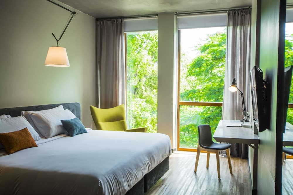 Five Hotel & Residences