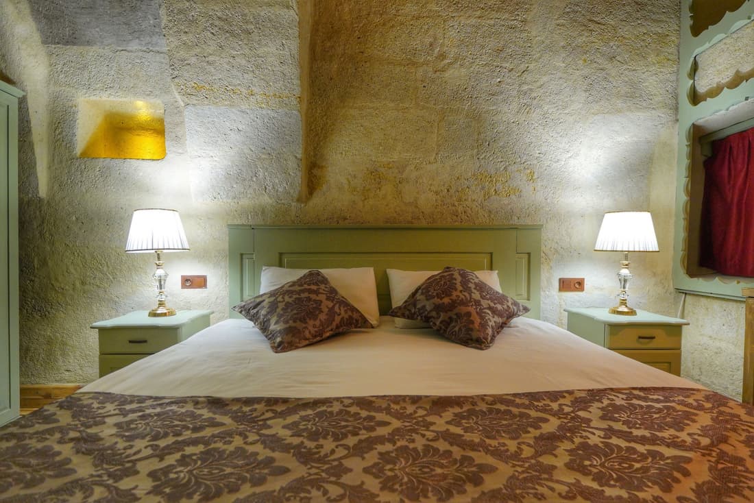 Takaev Cave House