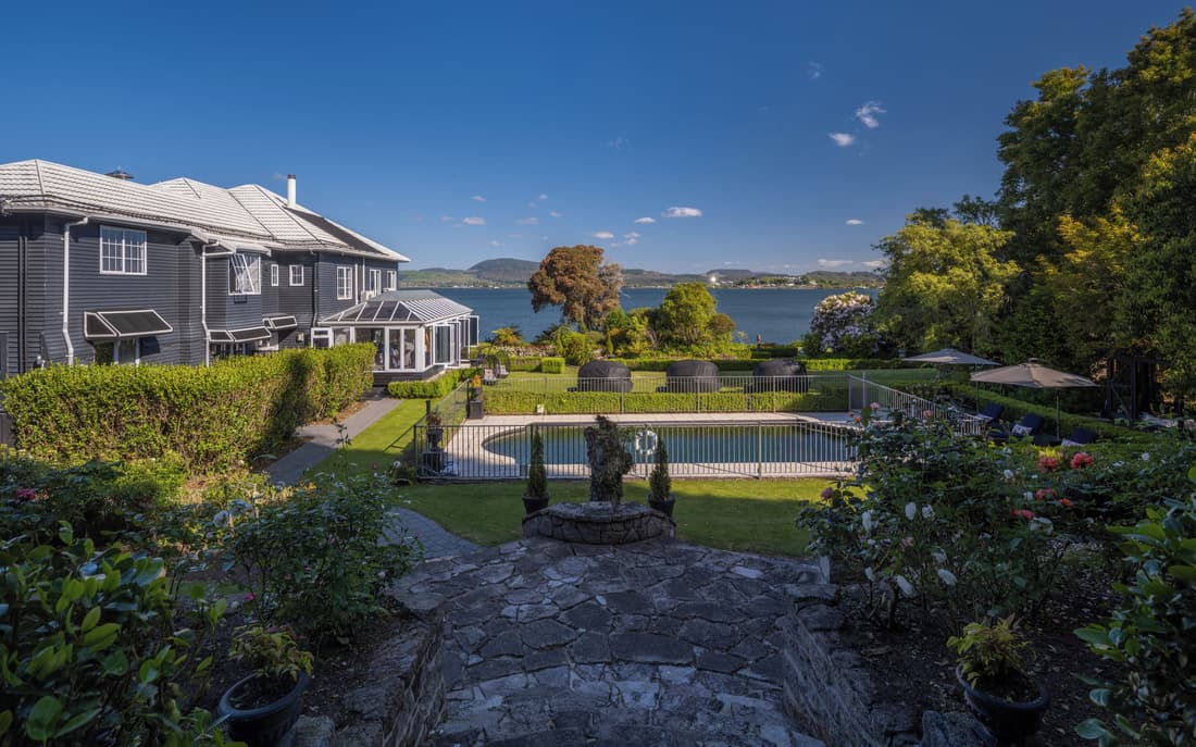 Black Swan Lakeside Boutique Hotel