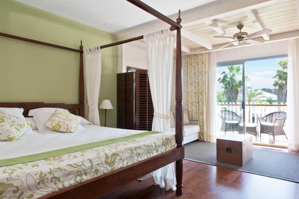 PortAventura Hotel Caribe - Includes unlimited access to PortAventura Park & 1 day access to Ferrari Land