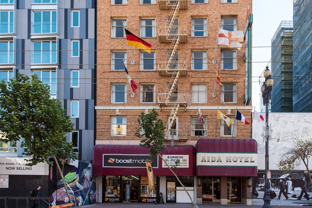 Aida Plaza Hotel