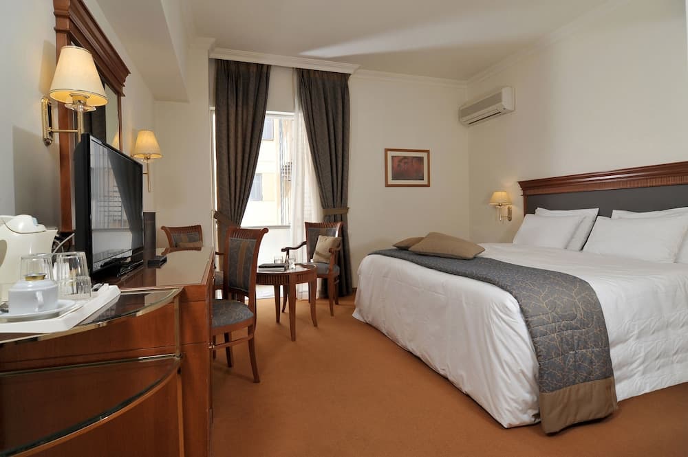 Athens Atrium Hotel and Suites