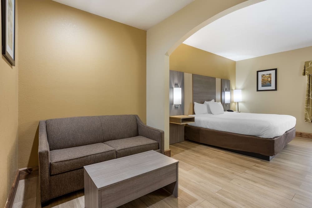 Best Western Plus Springfield Airport Inn