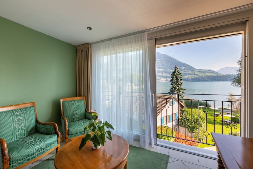 Swiss-Chalet Merlischachen - Romantik Schloss-Hotel am See