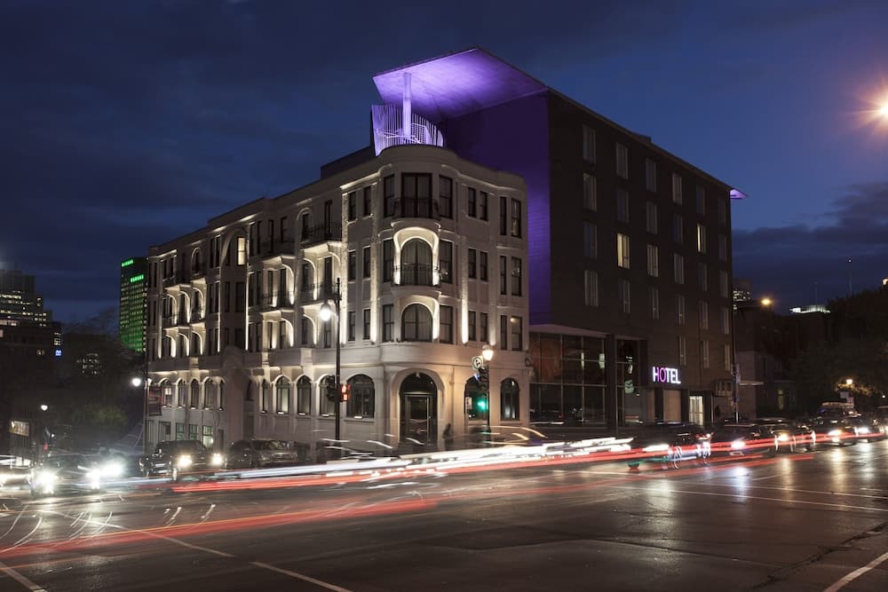 HOTEL 10