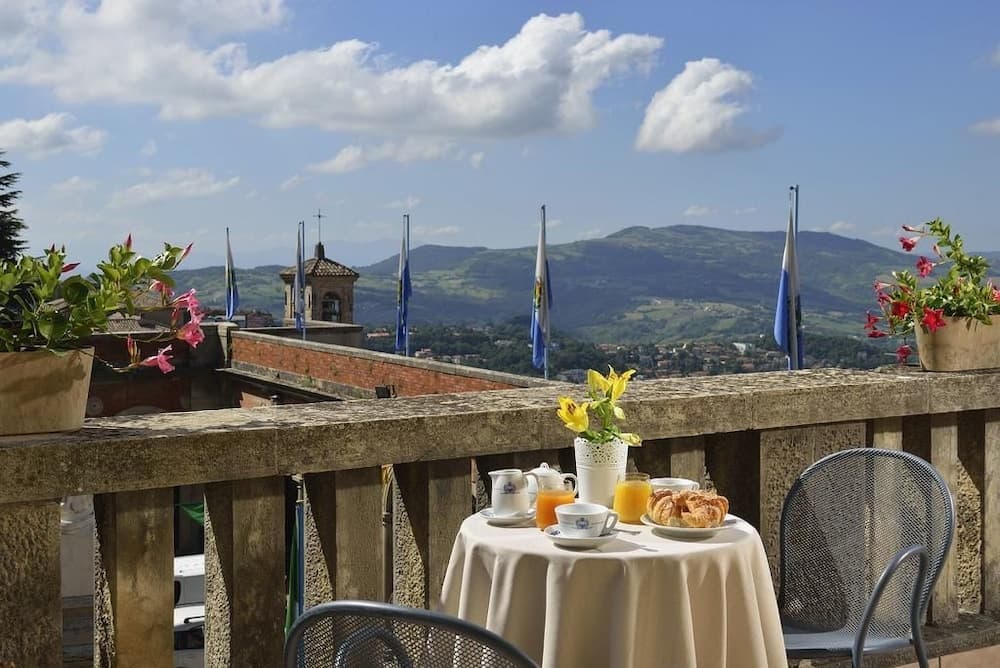 Hotel Titano