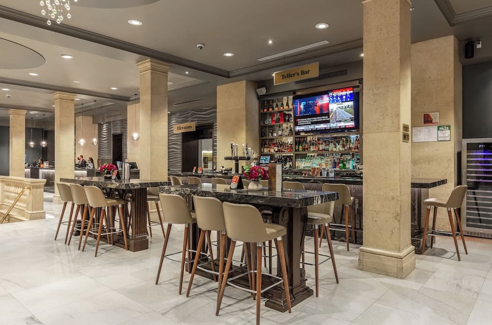 One King West Hotel & Residence