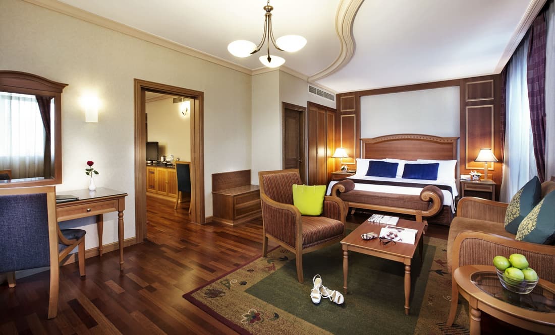 Avenue Hotel