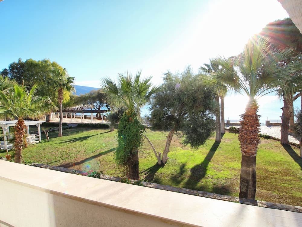 Azka Hotel
