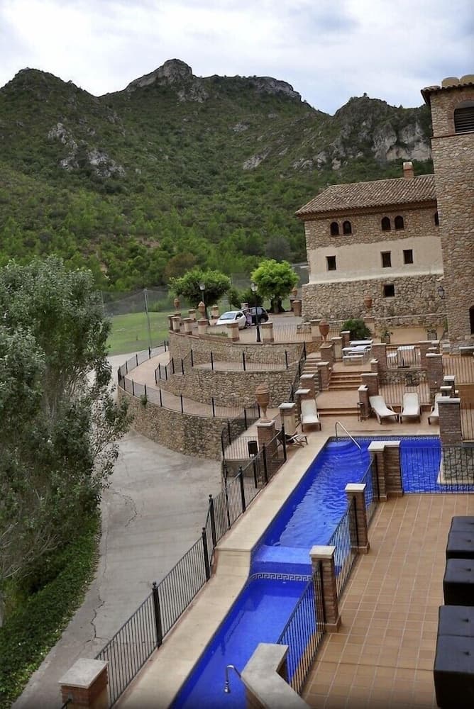 La Figuerola Hotel & Restaurant