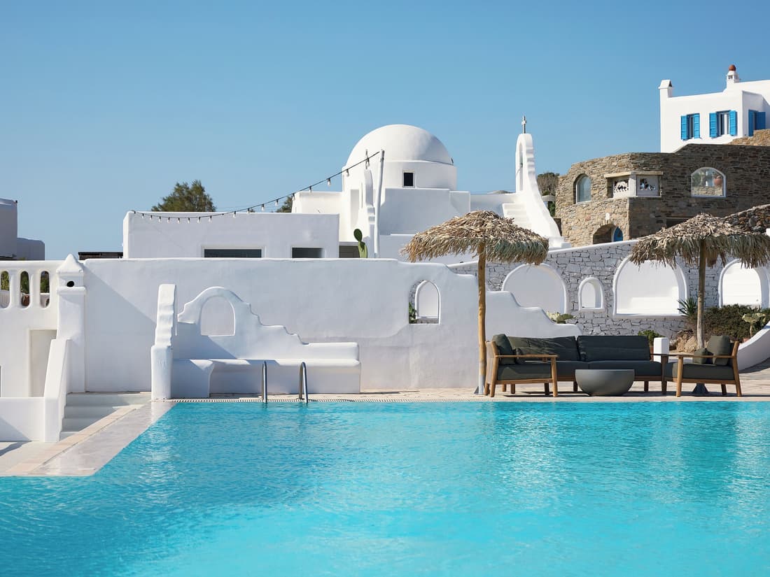 Mykonos Lolita, A Resort to Live
