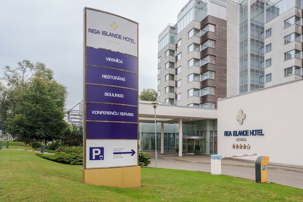 Riga Islande Hotel parking