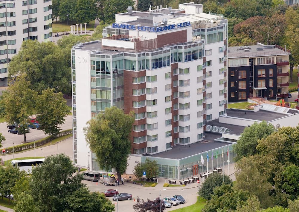 Riga Islande Hotel parking