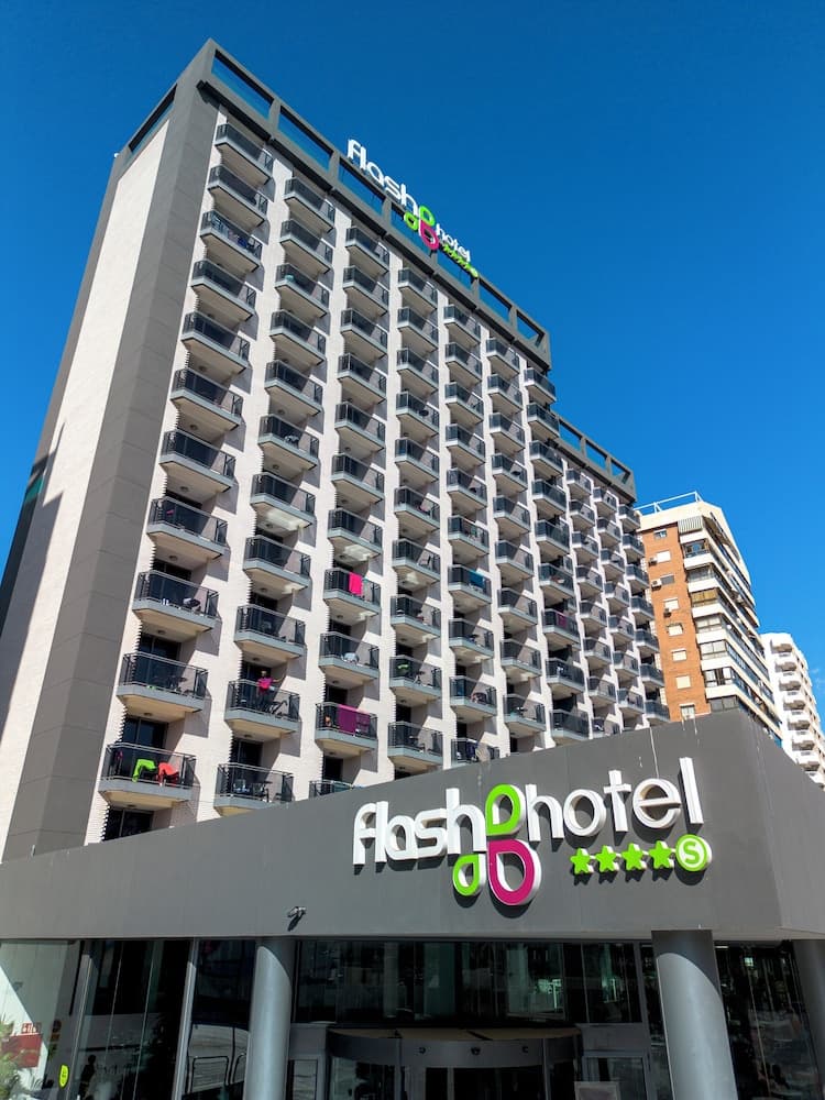 Flash Hotel – Adults recommended