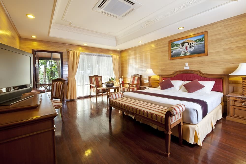 Royal Island Resort & Spa
