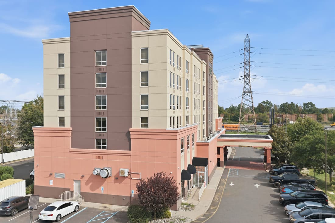 Hotel Executive Suites Newark Liberty Int'l Airport Carteret (EWR)