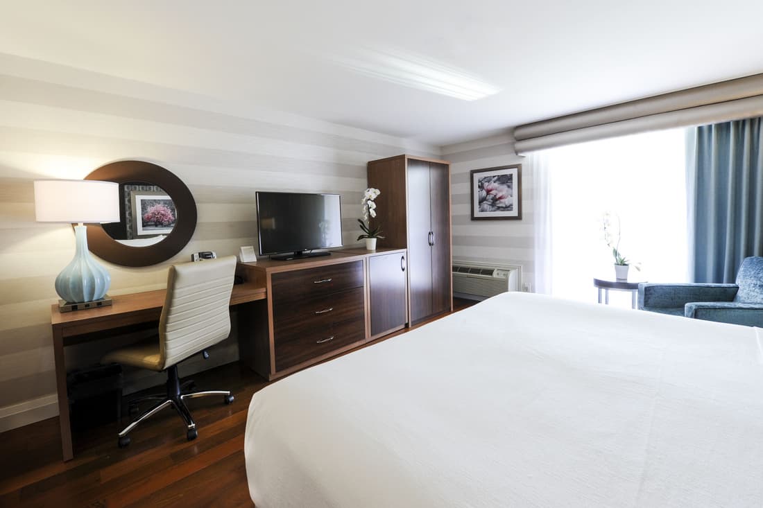 Holiday Inn Niagara Falls - By The Falls by IHG