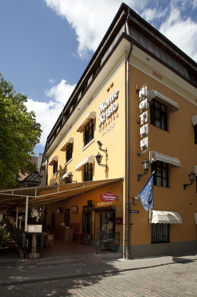 Monte Kristo Hotel