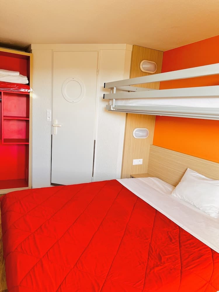 Hotel Première Classe Saint Quentin En Yvelines - Elancourt