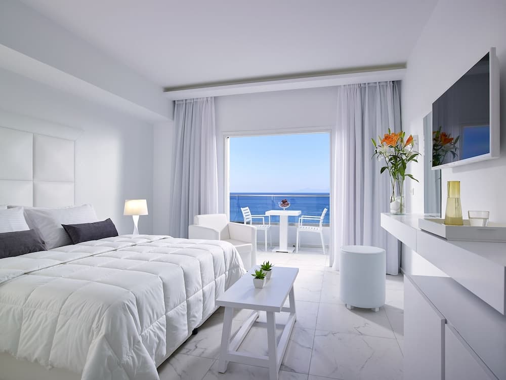 Dimitra Beach Hotel & Suites