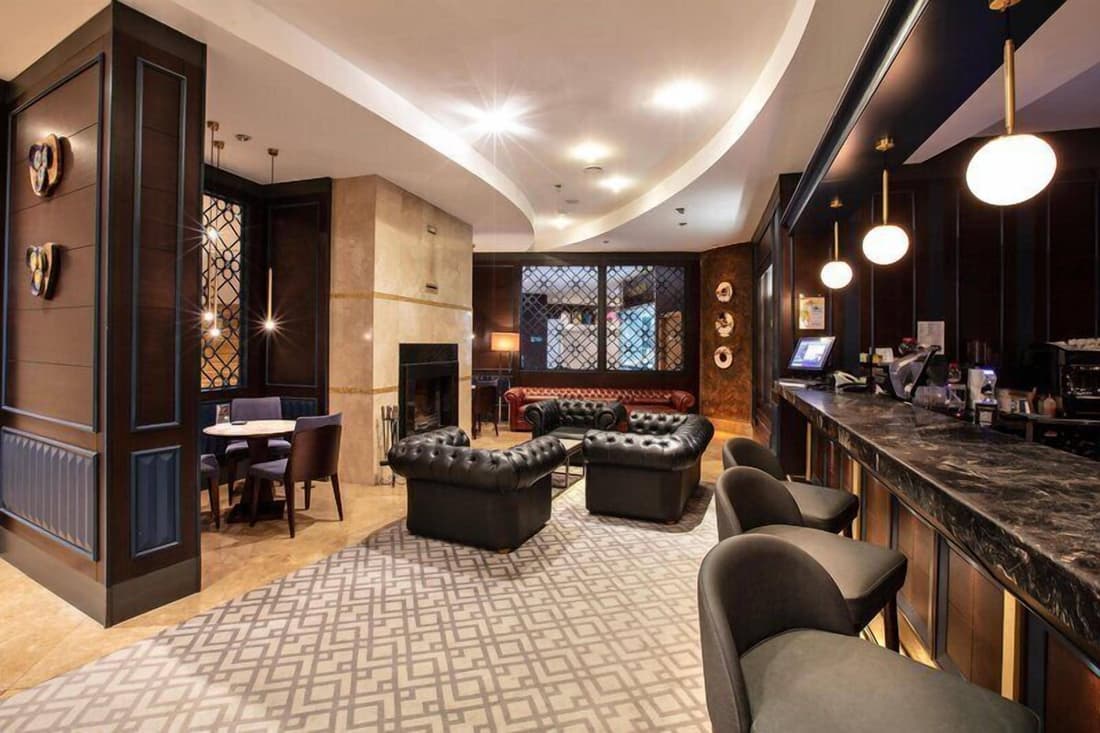 Charisma De Luxe Hotel