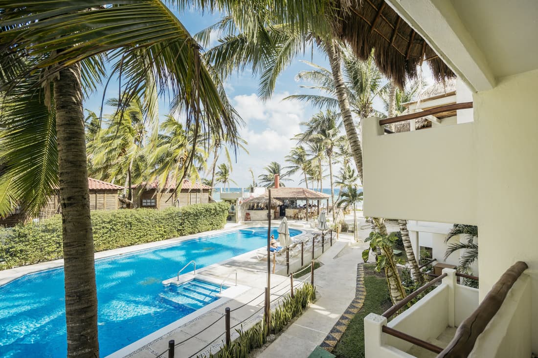 Petit Lafitte Beachfront Hotel & Bungalows
