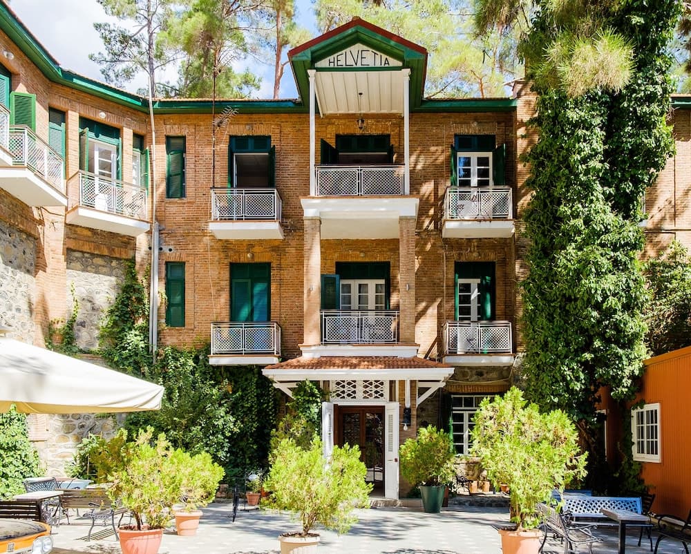 New Helvetia Hotel