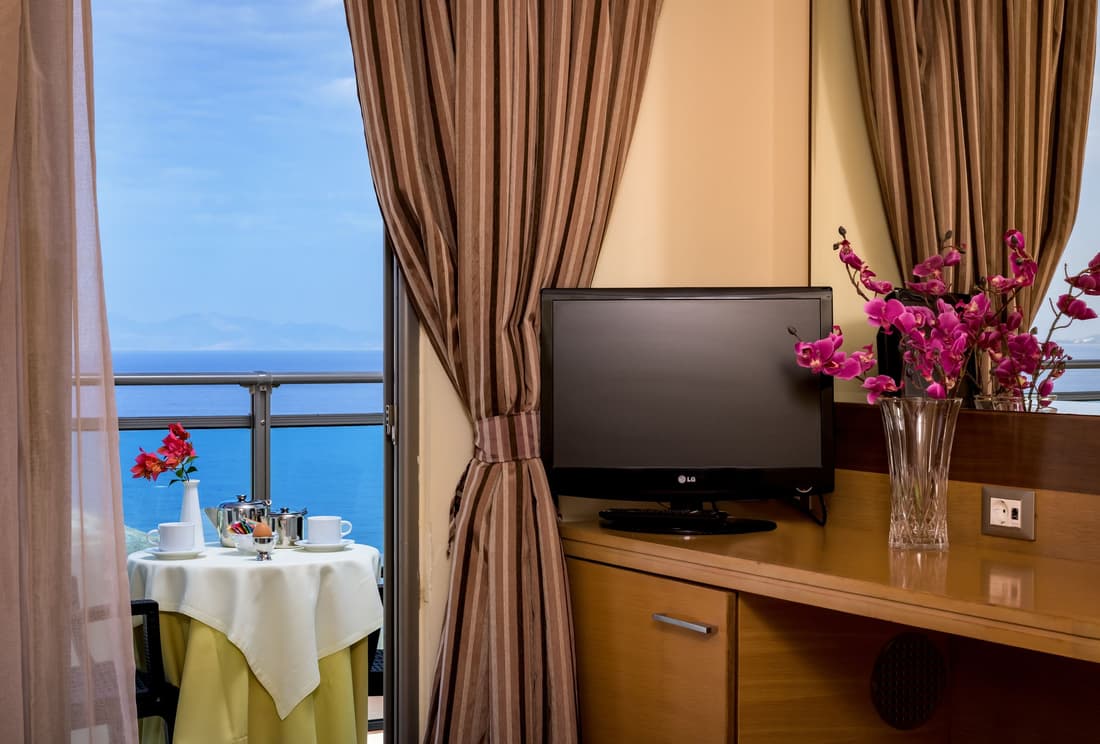 Manousos City Hotel