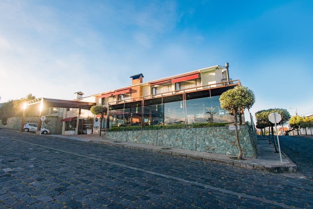 Quindeloma Art Hotel And Gallery