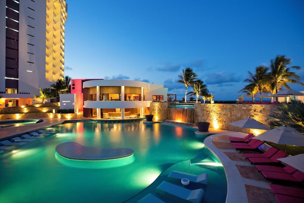 Altitude at Krystal Grand Cancun - All inclusive