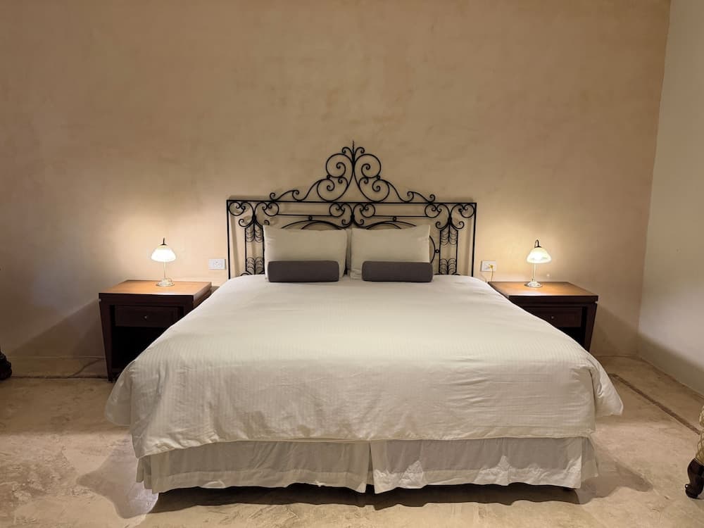 Art 64 Guest House – Adults Only