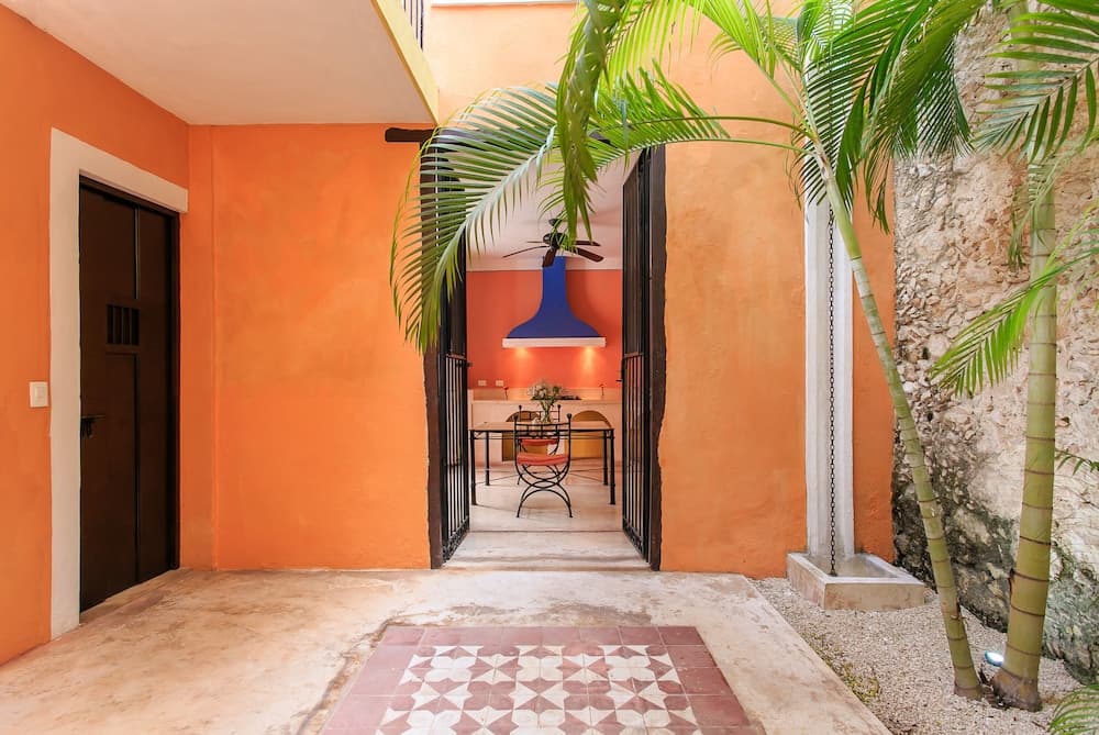 Art 64 Guest House – Adults Only