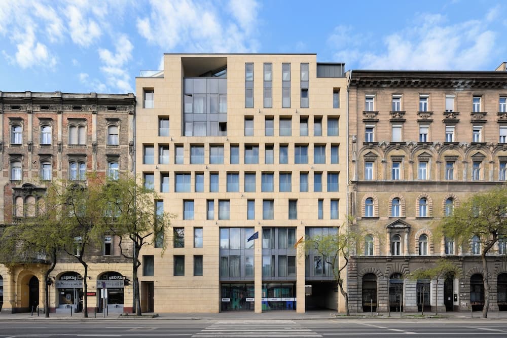 Akeah Verdi Budapest