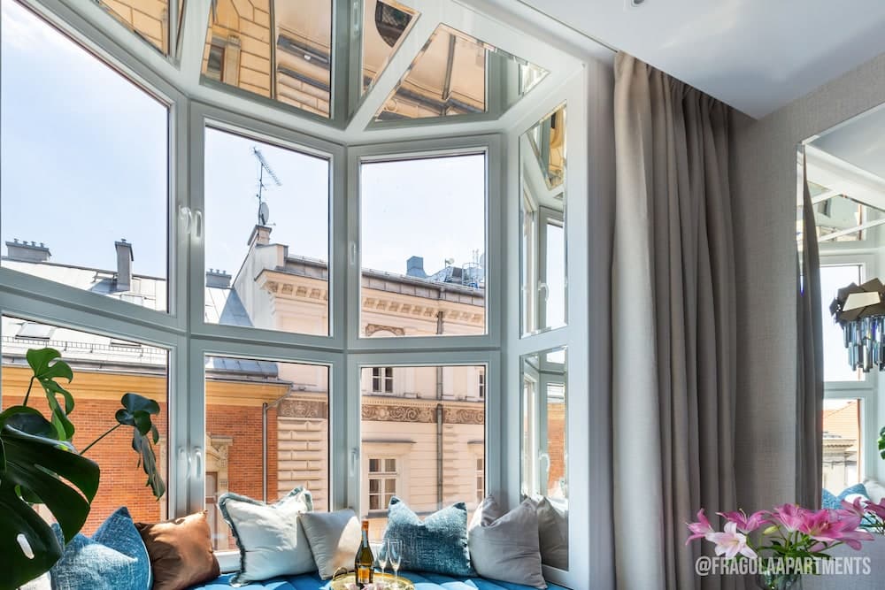 Feniks Main Square by Fragola Collection