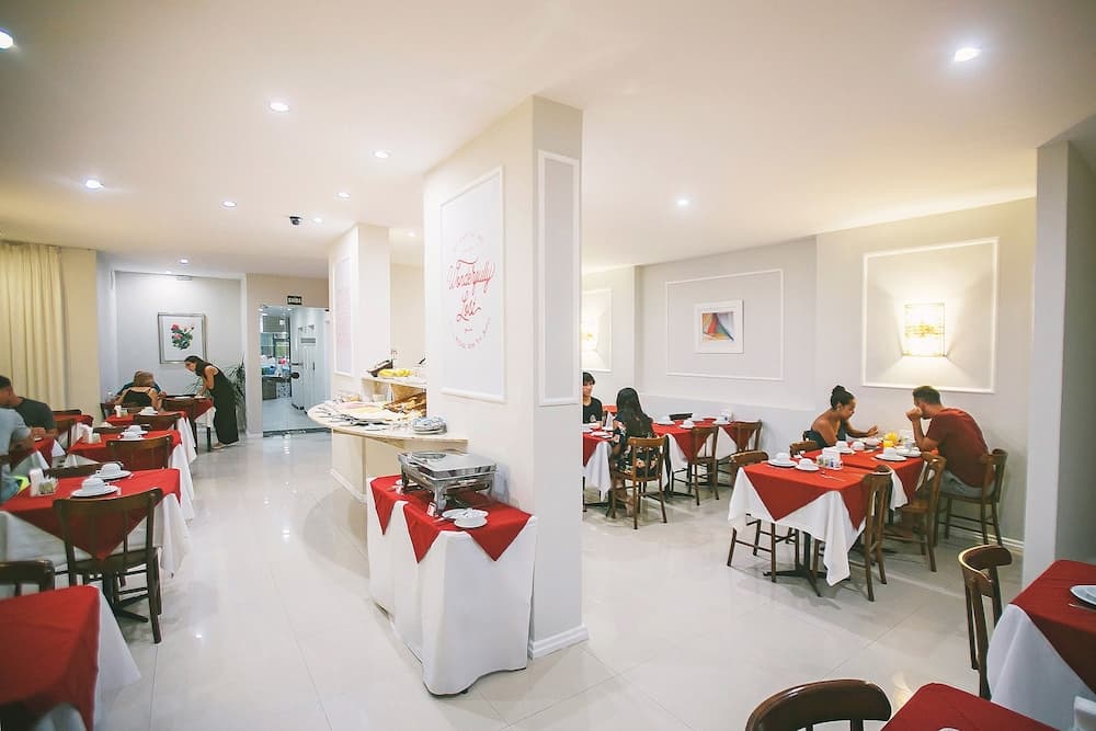 CLH SUITES Copacabana Domingos Ferreira