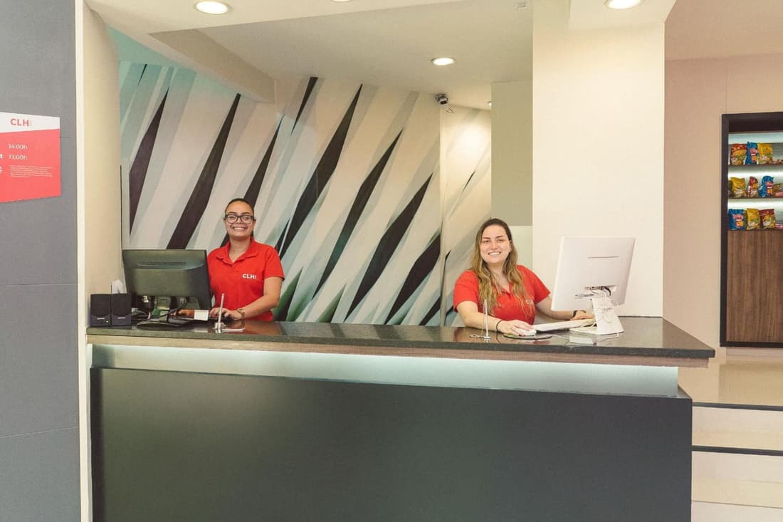 CLH SUITES Copacabana Domingos Ferreira